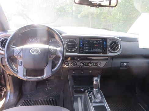 Used 2016 Toyota Tacoma TRD Sport w/ Towing Package image 13