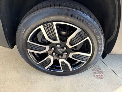 Used 2021 GMC Acadia SLT w/ Elevation Edition AWD/4WD image 31