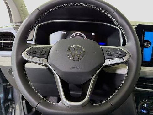 New 2026 Volkswagen Taos SE image 12