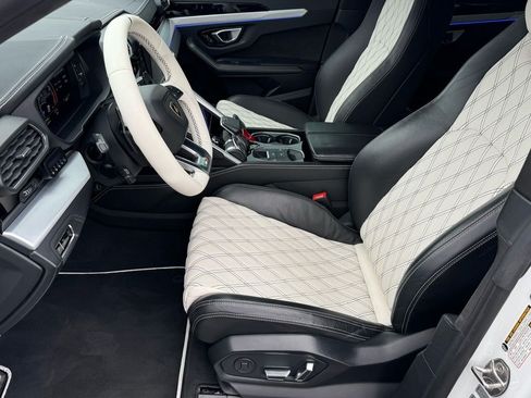 Used 2019 Lamborghini Urus AWD/4WD image 43