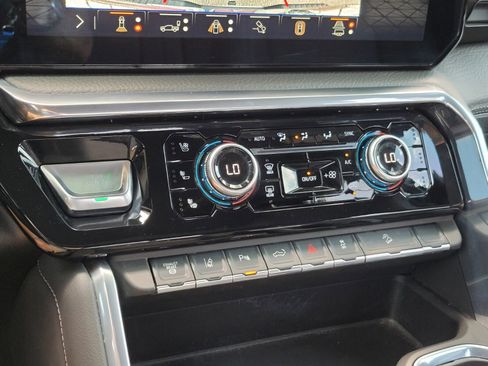 Certified 2024 GMC Sierra 2500 Denali w/ Denali Reserve Package image 13