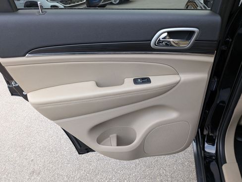 Used 2021 Jeep Grand Cherokee Limited w/ Trailer Tow Group IV image 27