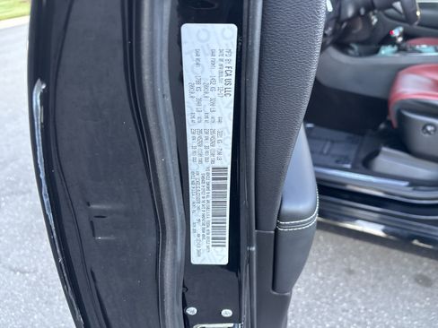 Used 2018 Dodge Durango SRT w/ Technology Group AWD/4WD image 38