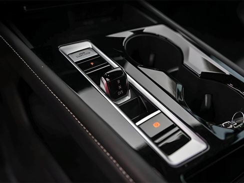 Used 2025 Volkswagen Atlas SE image 22