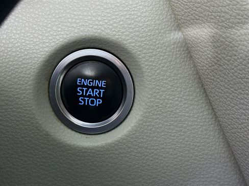 Used 2021 Toyota Corolla LE w/ LE Convenience Package image 21