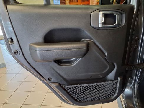 Used 2022 Jeep Wrangler Unlimited Sport AWD/4WD image 18