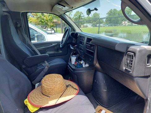 Used 2014 Chevrolet Express 2500 RWD image 4