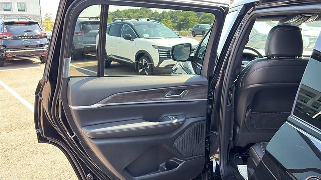 New 2026 Jeep Grand Cherokee L 4WD image 22