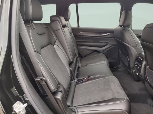 New 2025 Jeep Grand Cherokee L Altitude RWD image 32