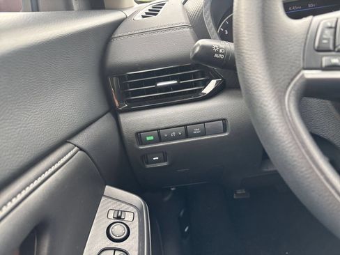 Used 2025 Nissan Sentra SV FWD image 32
