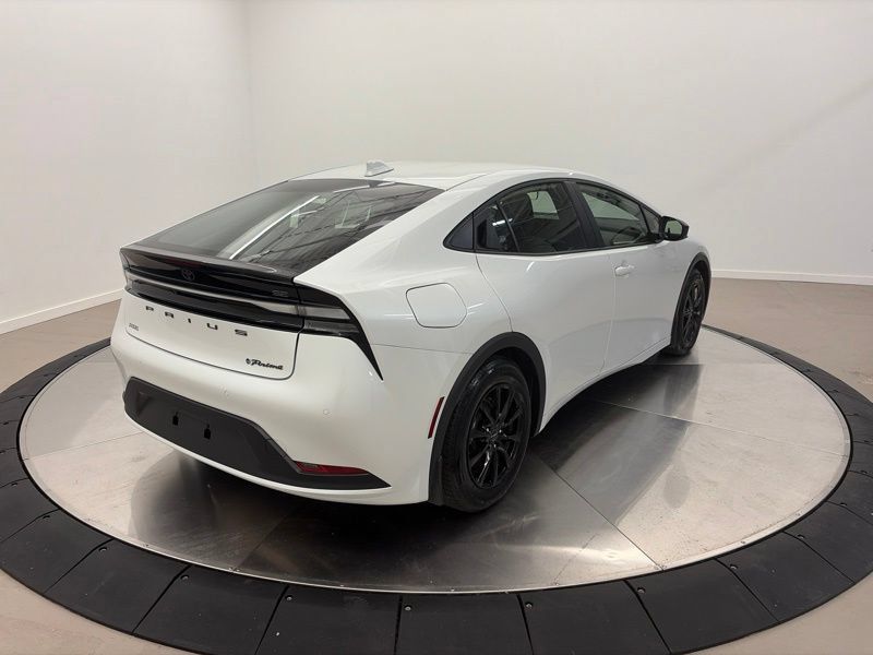 Used 2023 Toyota Prius Prime FWD image 3