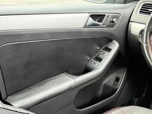 Used 2013 Volkswagen Jetta GLI image 18