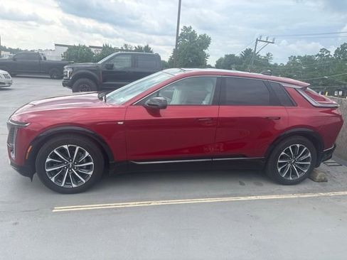 Used 2024 Cadillac Lyriq Sport w/ LPO, Floor Liner Package AWD/4WD image 2