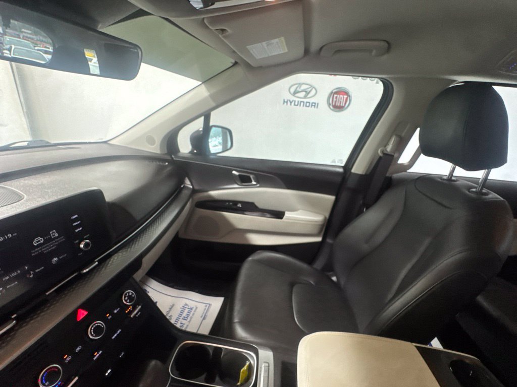 Used 2023 Kia Carnival LX FWD image 26