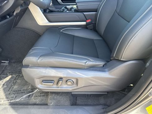 Used 2026 Toyota Tundra Limited AWD/4WD image 18