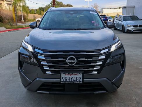 Used 2025 Nissan Rogue SL image 9