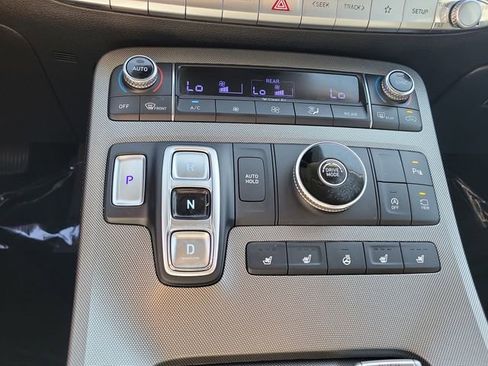 Used 2022 Hyundai Palisade Limited w/ Winter Package image 15