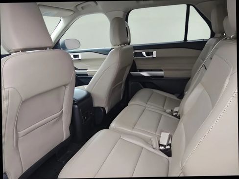 Used 2023 Ford Explorer XLT w/ Equipment Group 202A image 12