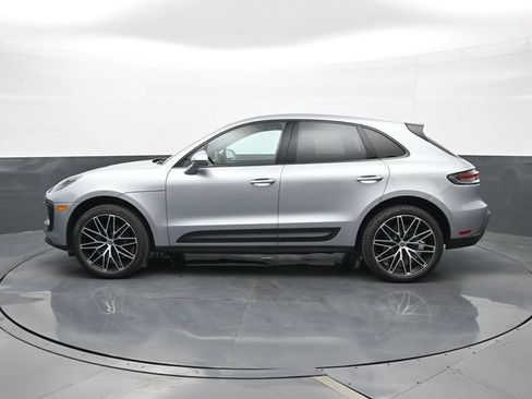 Certified 2025 Porsche Macan AWD/4WD image 2