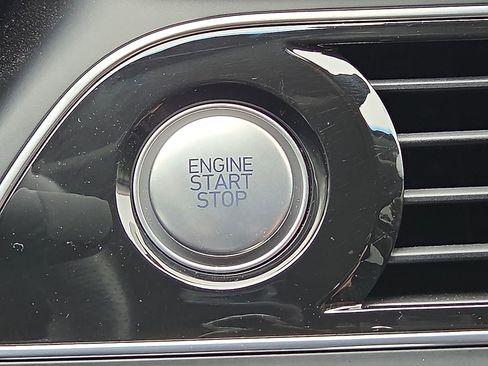 Used 2019 Genesis G70 3.3T Advanced RWD image 21
