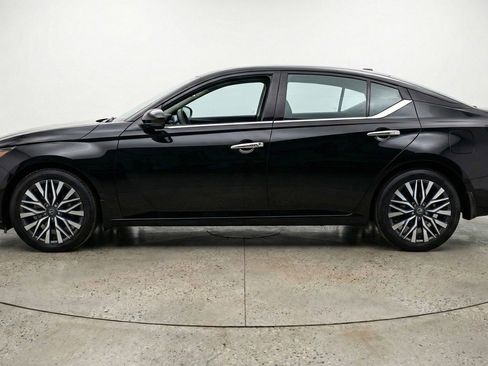 Used 2025 Nissan Altima 2.5 SV image 4