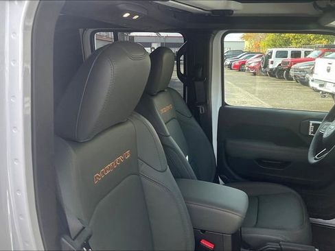 New 2025 Jeep Gladiator Mojave image 23