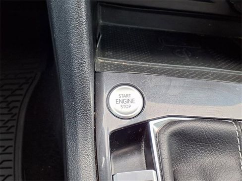 Used 2023 Volkswagen Tiguan SE image 7