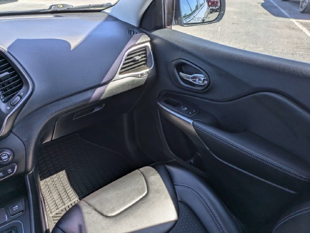 Used 2019 Jeep Cherokee Latitude Plus FWD image 18