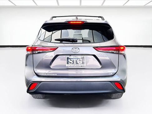 Used 2023 Toyota Highlander LE FWD image 5