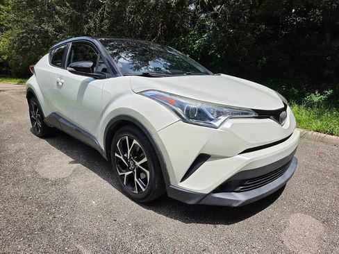 Used 2019 Toyota C-HR XLE FWD image 1
