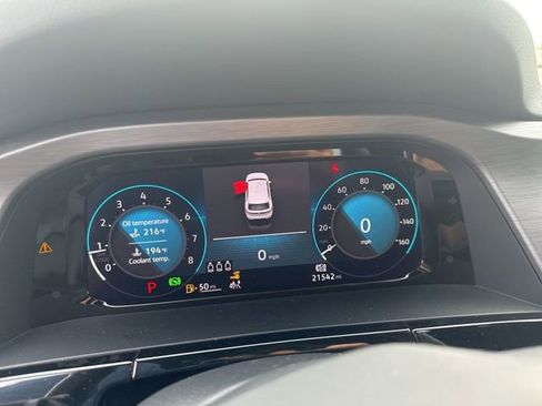 Used 2024 Volkswagen Atlas Cross Sport SE FWD image 11