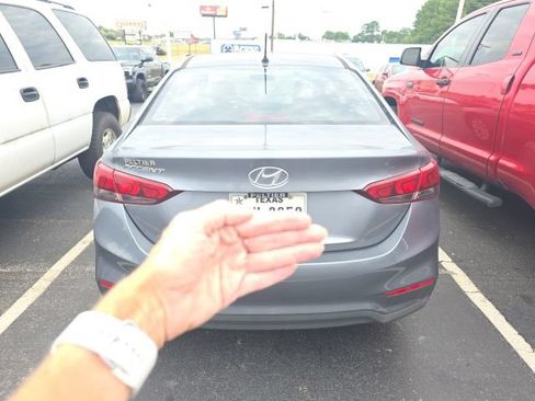 Used 2019 Hyundai Accent SE FWD image 5