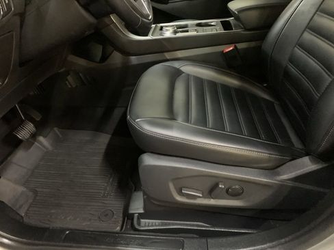 Used 2024 Ford Edge SEL image 9