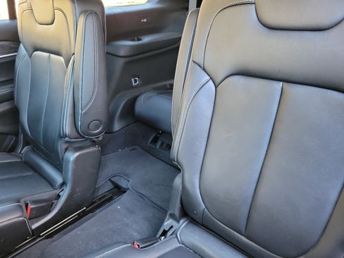 Used 2022 Jeep Grand Cherokee L Limited image 13