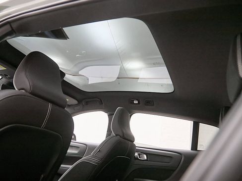 Certified 2023 Volvo C40 P8 Recharge Ultimate image 21