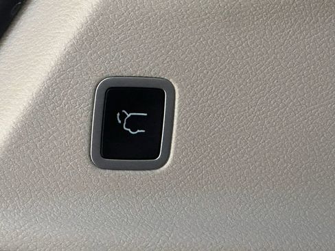Used 2023 Chrysler Pacifica Touring-L FWD image 12