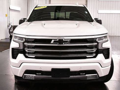 Used 2023 Chevrolet Silverado 1500 High Country w/ Technology Package AWD/4WD image 2