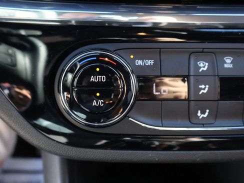 Used 2025 Buick Envista Sport Touring image 30