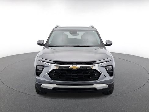 Used 2025 Chevrolet TrailBlazer LT FWD image 2