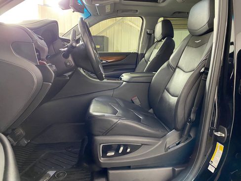 Used 2019 Cadillac Escalade Premium Luxury image 4