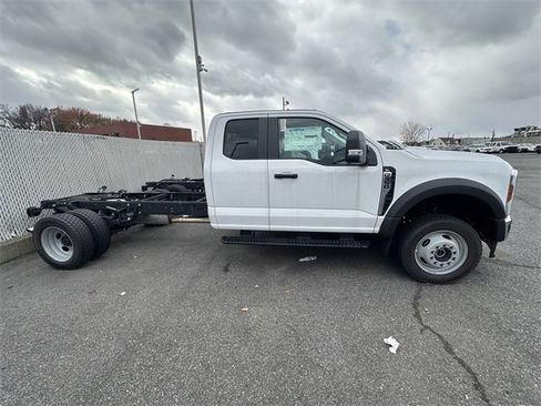 New 2024 Ford F550 4x4 SuperCab Super Duty image 3