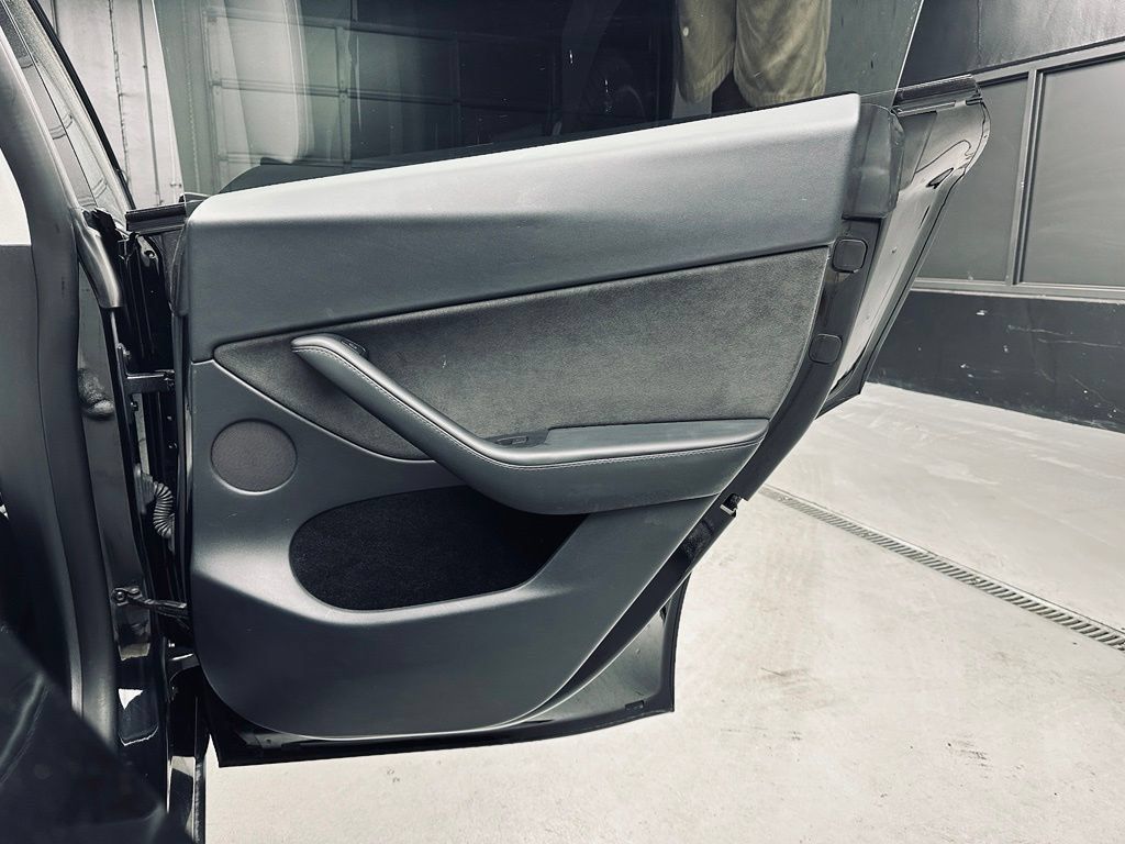 Used 2023 Tesla Model Y Long Range AWD/4WD image 40