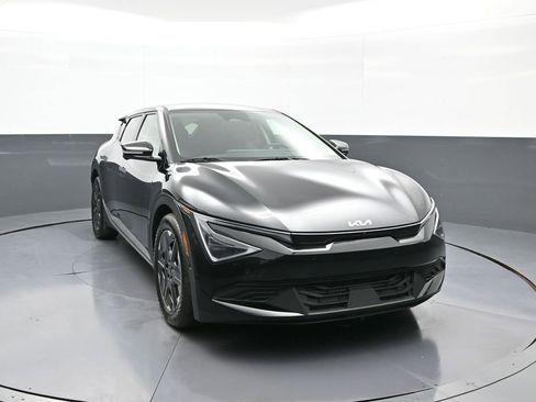 New 2025 Kia EV6 Light w/ Light LR Technology Package image 3