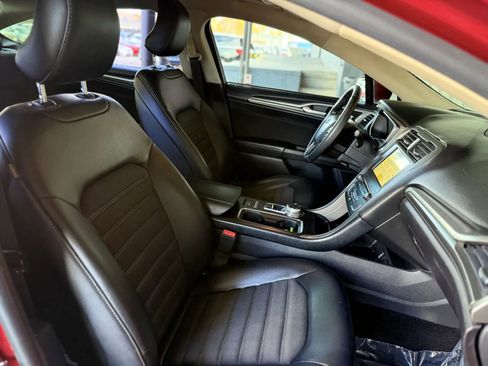 Used 2017 Ford Fusion SE w/ Equipment Group 201A image 19