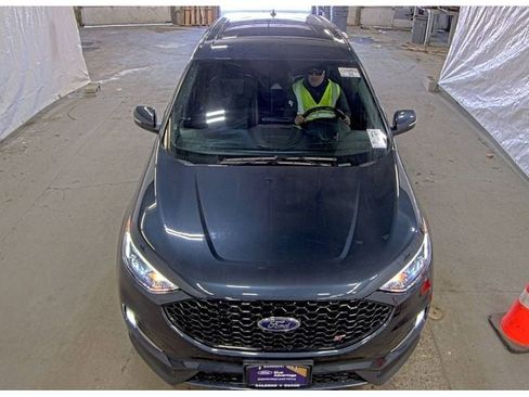 Used 2022 Ford Edge ST image 2