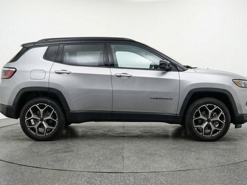 Used 2025 Jeep Compass Limited AWD/4WD image 11