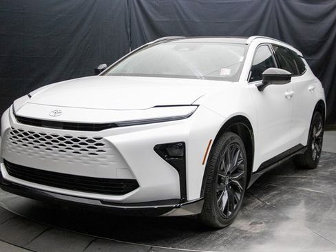 Used 2025 Toyota Crown Signia image 6