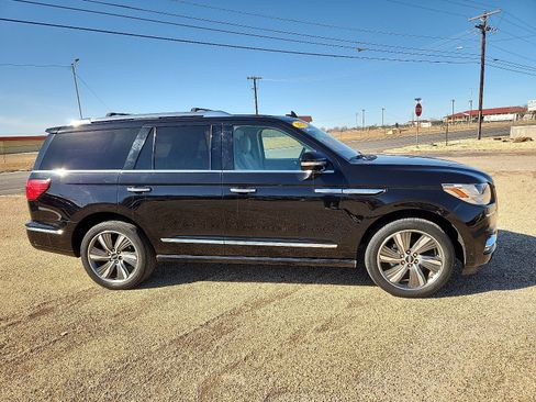 Used 2019 Lincoln Navigator Reserve image 5