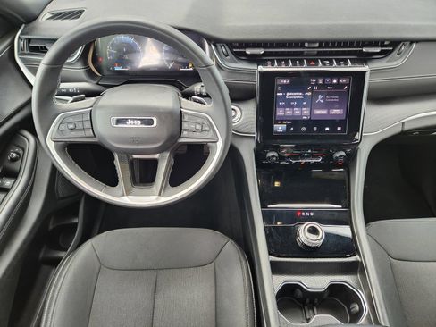 Used 2024 Jeep Grand Cherokee Laredo X w/ Luxury Tech Group I AWD/4WD image 38