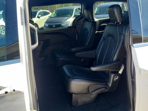 Used 2025 Chrysler Pacifica Select FWD image 21